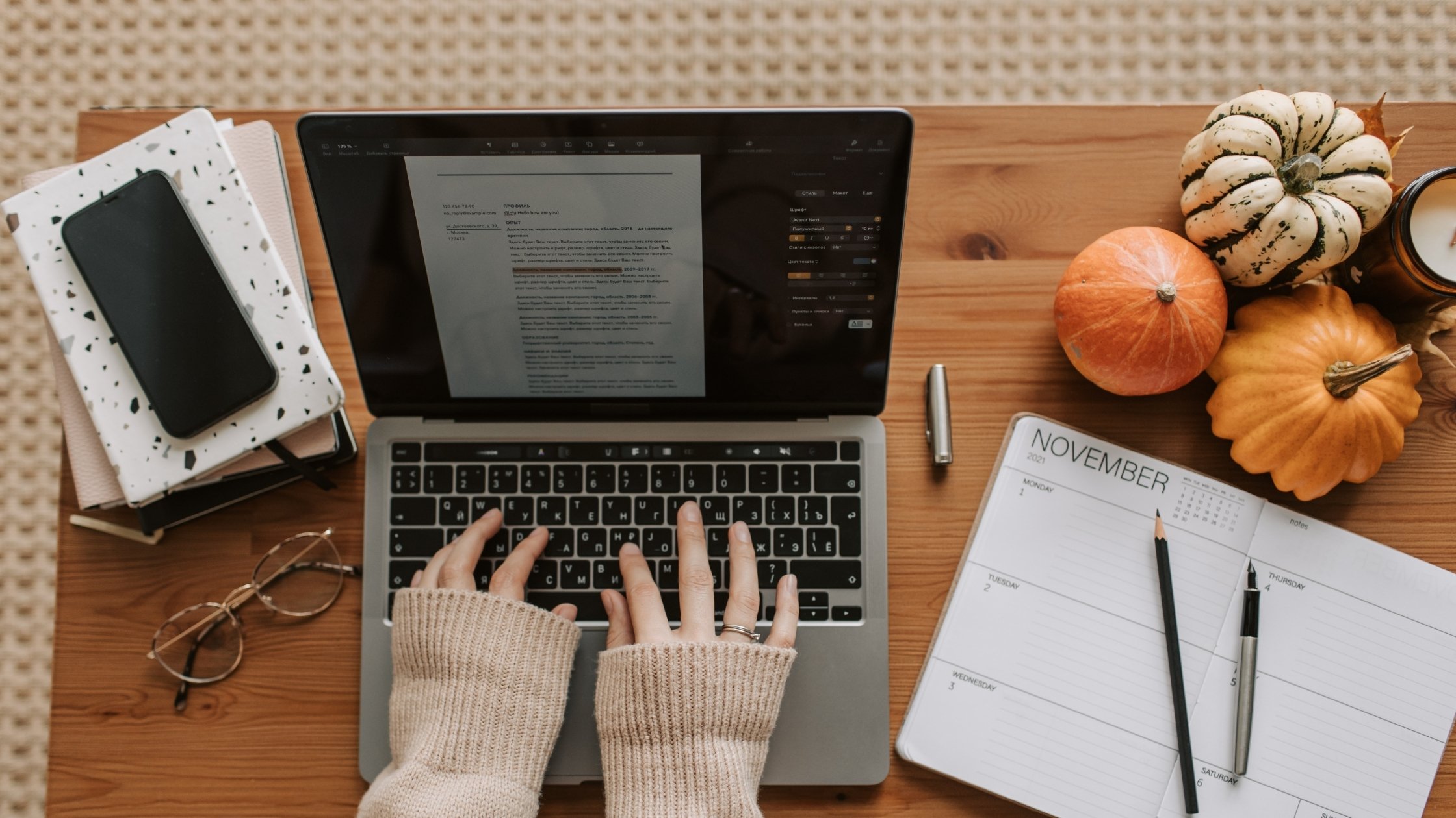 Angebote lassen sich mit Vorlagen und Bausteinen in Sekundenschnelle schreiben.