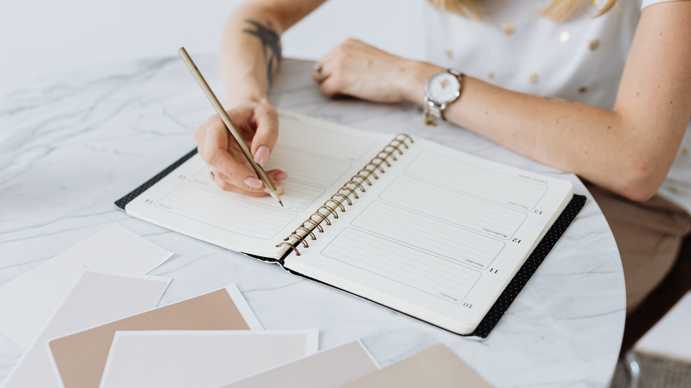 Ein Tagesplaner Hilfe dabei, Ziele und Aufgaben verlässlich zu erledigen.